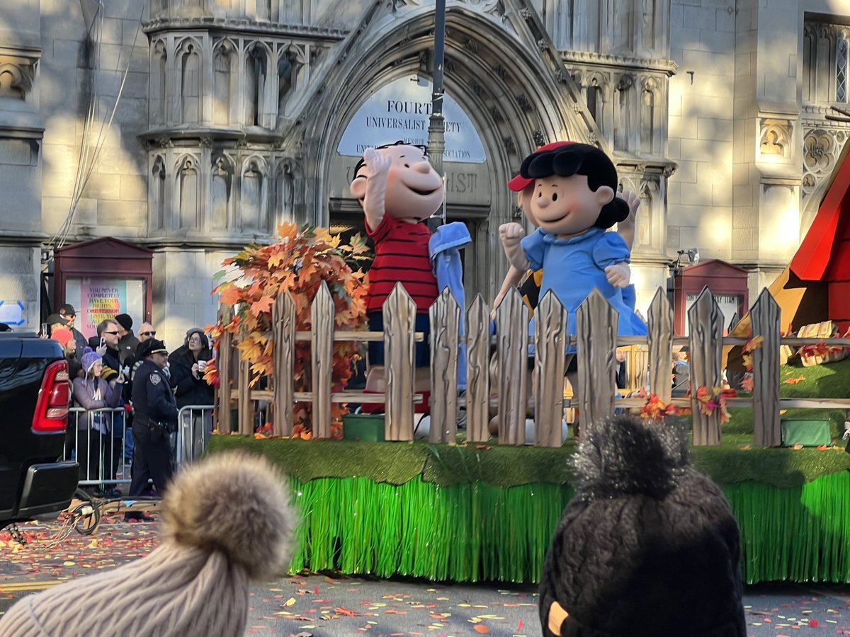 Peanuts Float. ⁦<a href="/1010WINS/">1010 WINS on 92.3 FM</a>⁩ ⁦@wcbs880⁩ ⁦<a href="/WCBSFM/">WCBS-FM</a>⁩
