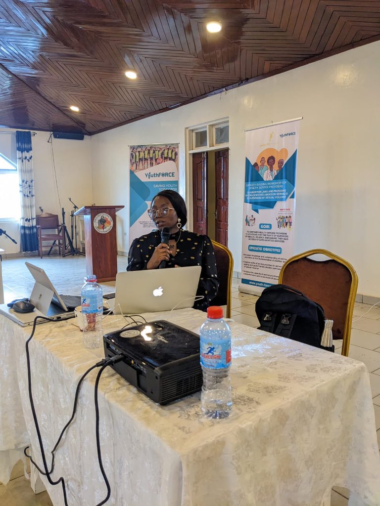 TrishaMorfaw's tweet photo. ‘Create a space where patients feel safe, it doesn’t end @ being friendly it’s also about providing accurate information in the best possible way……. Counsel patients to make é right decisions that favour them, avoid making decisions for patients’ 
Dr.Zyh Akumawah #abortionacess https://t.co/TLLnQzqIGX
