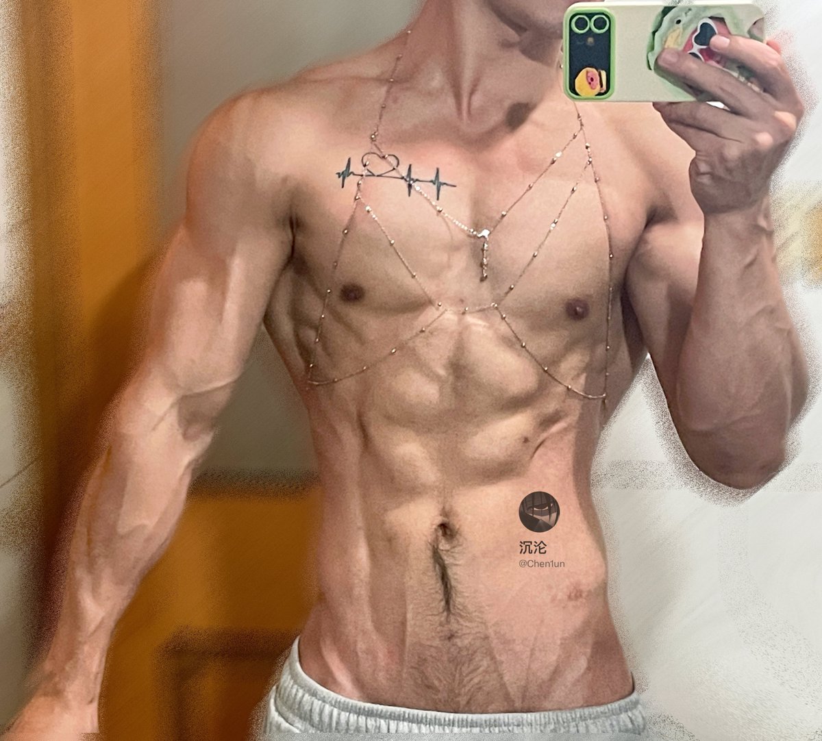 胸链穿我身上  还挺色情 🥵

（过程太紧蹦开了一次  有些勒肉） https://t.co/d1YMgv9rdu