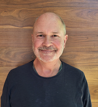 TLRHub's tweet photo. ➡️In our latest #FellowinFocus we heard from visiting fellow Prof Van Gosse @FandMCollege about his academic career, his latest research on 'The Black and Green in US Politics' and how activism shaped his life.

📰🎧Read &amp; listen now: 
https://t.co/EP9Mmqitil  

#Hubmatters https://t.co/H1N3sUZR8F