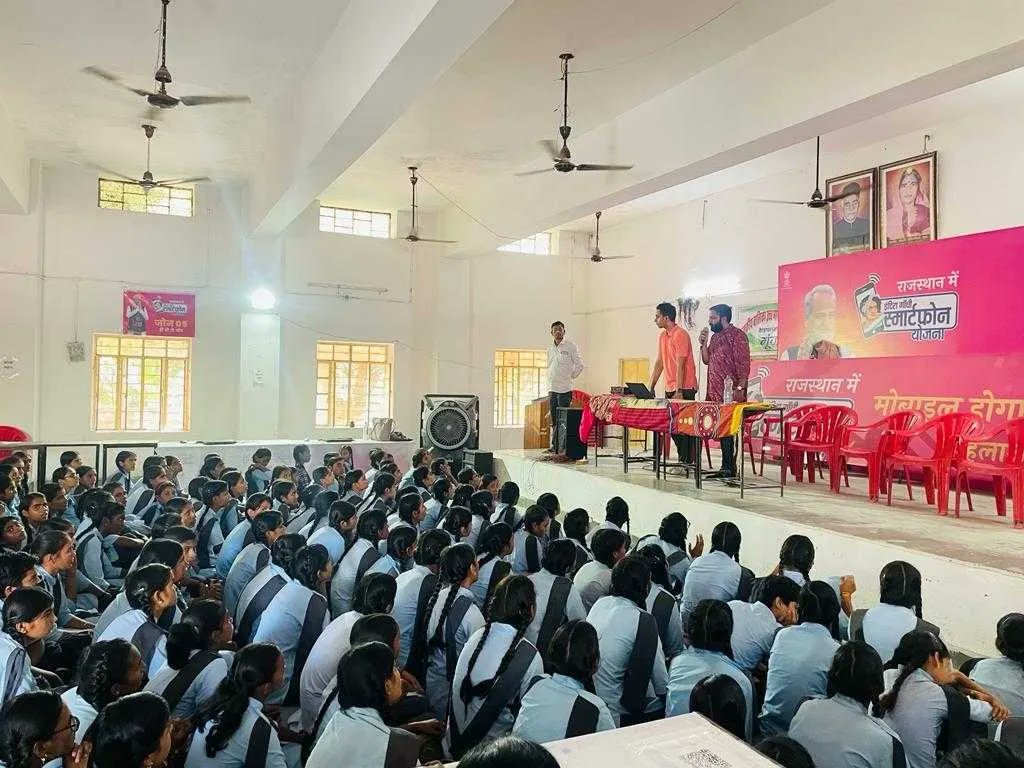 IDIALaw's tweet photo. IDIA Rajasthan Team made a meaningful impact in Pipar City, Jodhpur, sensitizing around 1000 students about legal careers, CLAT, and IDIA's mission. Empowering young minds for a brighter future! #IDIA #LegalEducation #SensitizationSession #EmpowerYouth https://t.co/zEzAk0kTr3