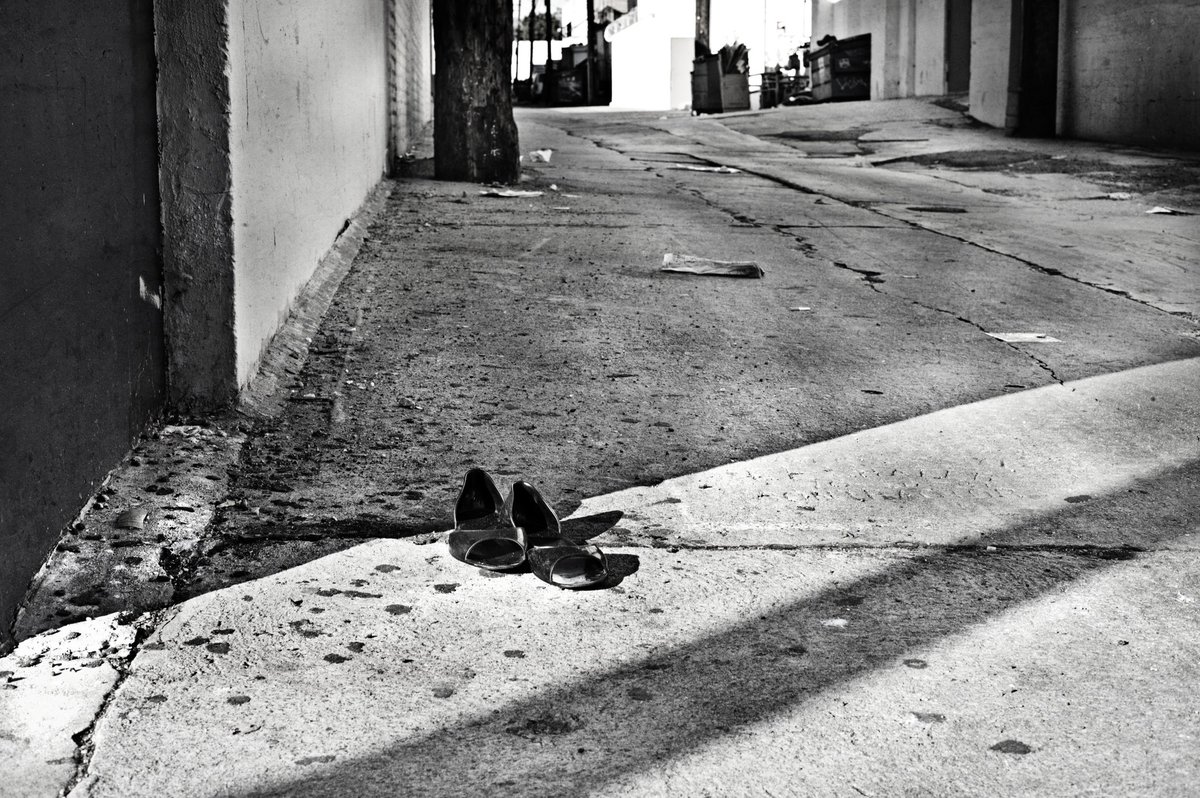 L.A. Cinderella 

#blackandwhitephotography #streetphotography #untoldstories #josegirl