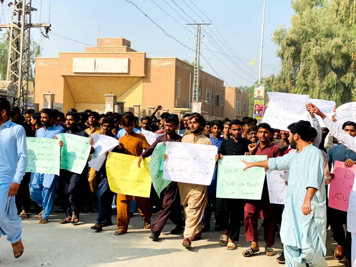 naresh514_'s tweet photo. TODAY PROTEST IN DADU ABOUT MDCAT LEAKED PAPER 🥺😭
#MDCAT2023 
#Leakedmdcat 
@PMDC22 
@alihyder2586 
@ShoukatZardari 
@_my_psyche https://t.co/iIA2Jd45oP