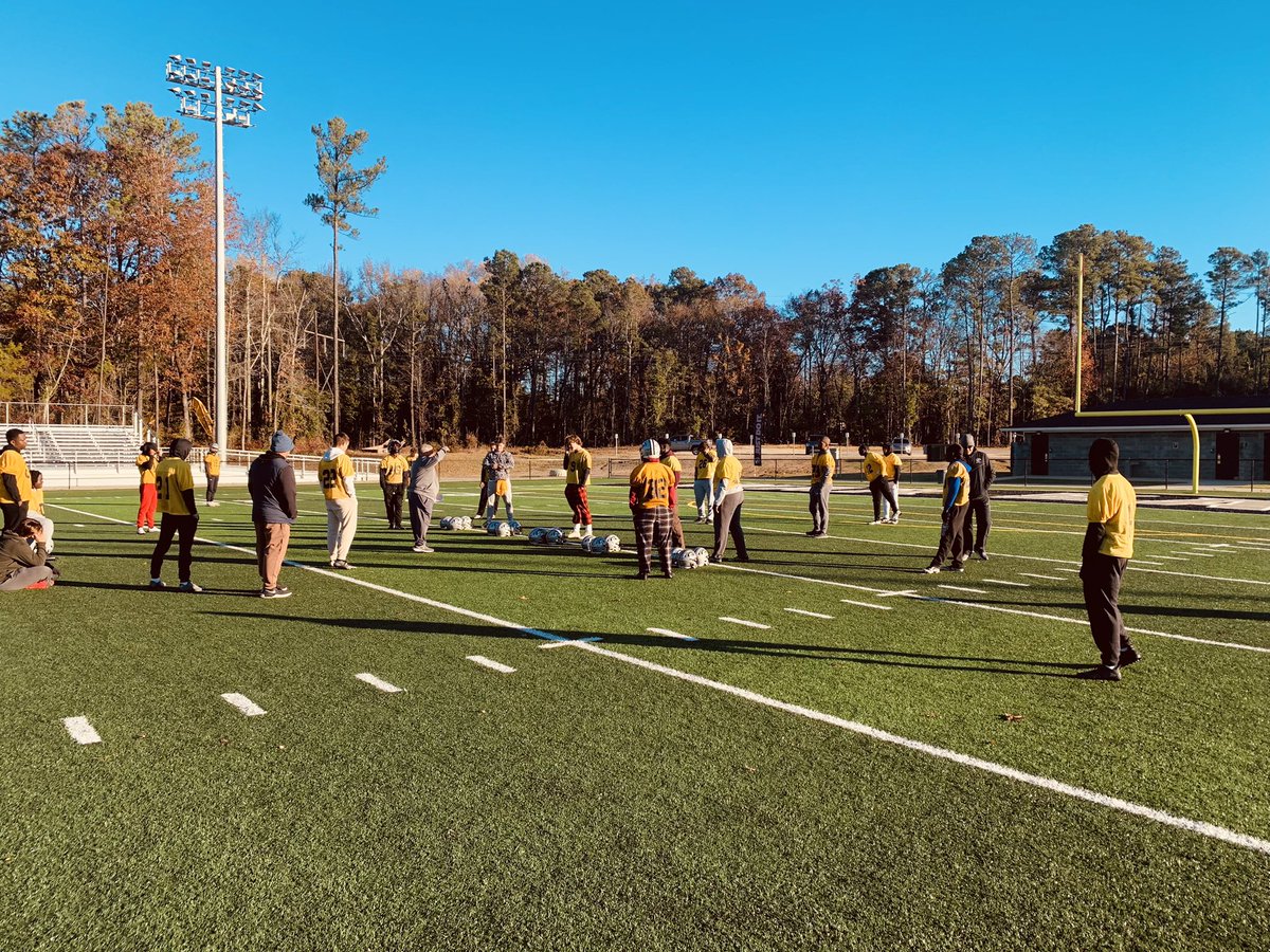coachholmes54's tweet photo. HAPPY THANKSGIVING!!! There is no other place I would rather be this morning or spend it with, than these players and coaches!!! #WarEagle #ROT #TBD #UpperState #PracticingOnThanksgiving https://t.co/lv41VKduwX