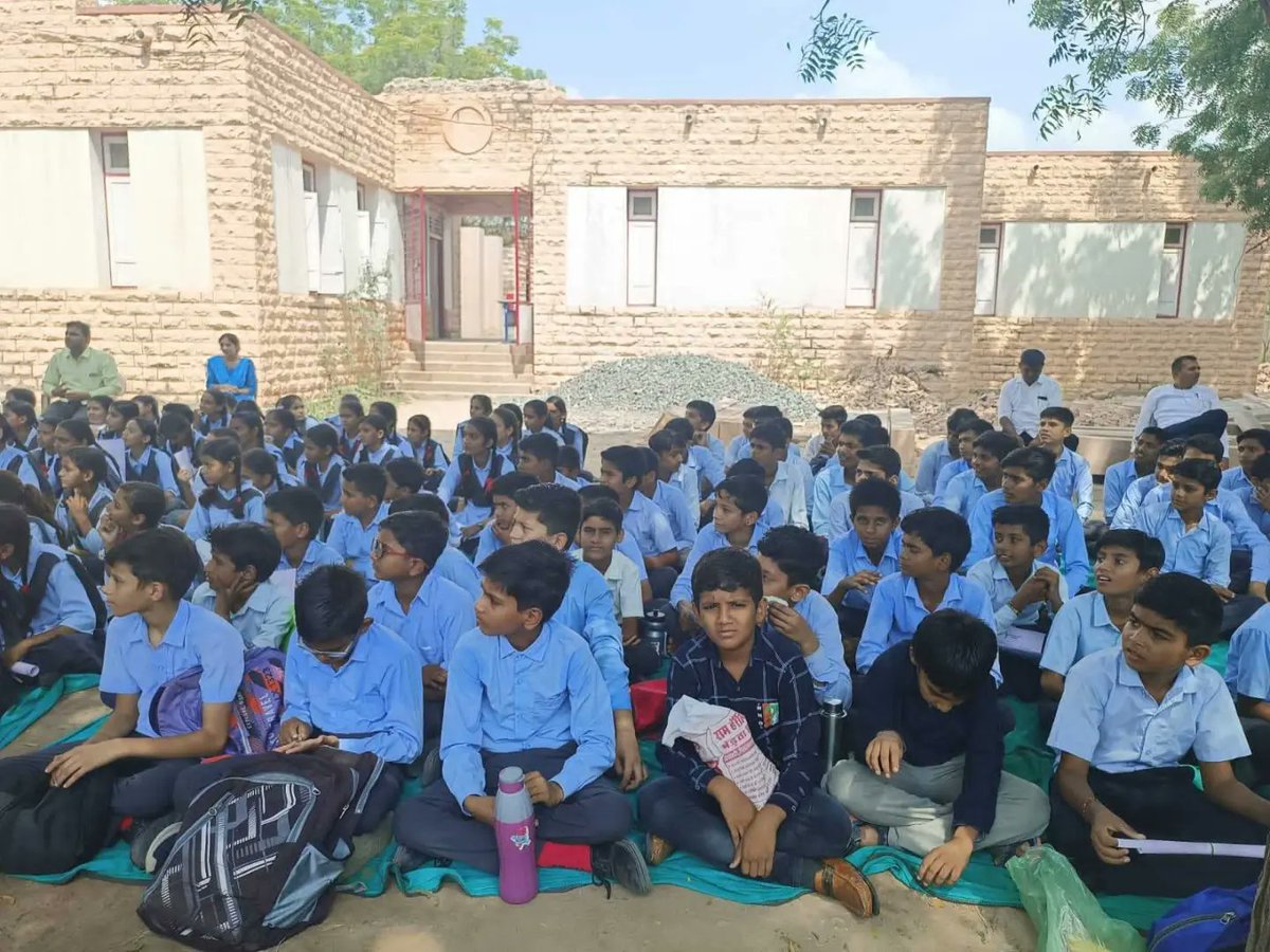 IDIALaw's tweet photo. IDIA Rajasthan Team made a meaningful impact in Pipar City, Jodhpur, sensitizing around 1000 students about legal careers, CLAT, and IDIA's mission. Empowering young minds for a brighter future! #IDIA #LegalEducation #SensitizationSession #EmpowerYouth https://t.co/zEzAk0kTr3