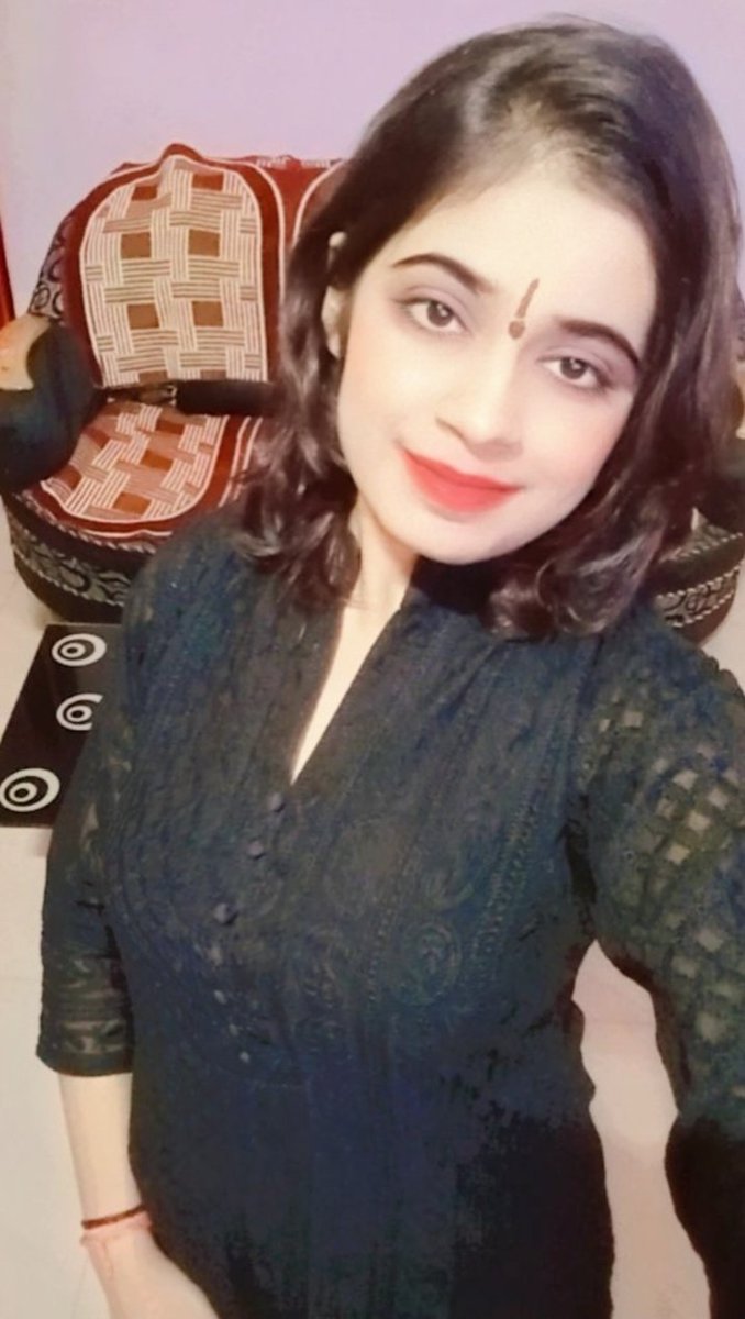 Shalini__CH's tweet photo. नज़र भर देख लूँ उसको दुआ दिन रात करती थी,
मगर ज़ाहिर नहीं दिल के कोई जज़्बात करती थी,
यही था प्यार शायद चाँद तारों से अकेले में,
वो मेरी बात करता था मैं उसकी बात करती थी। 🖤🖤
#shalinichoudhary #imshalinichoudhary #shalinich #poems #shayari #poetry #prem #jivan #sang #rangin https://t.co/UL2IgeBOkM