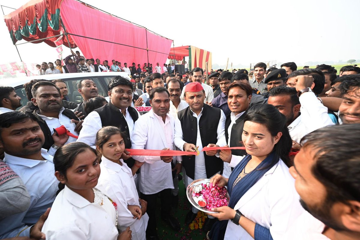 yadavakhilesh's tweet photo. सामाजिक न्याय का बढ़ता कारवां, PDA संग मिलके जीतेंगे आसमां।

आज मैनपुरी में जनसभा संबोधन के दौरान। https://t.co/vgqZeGe1Y8
