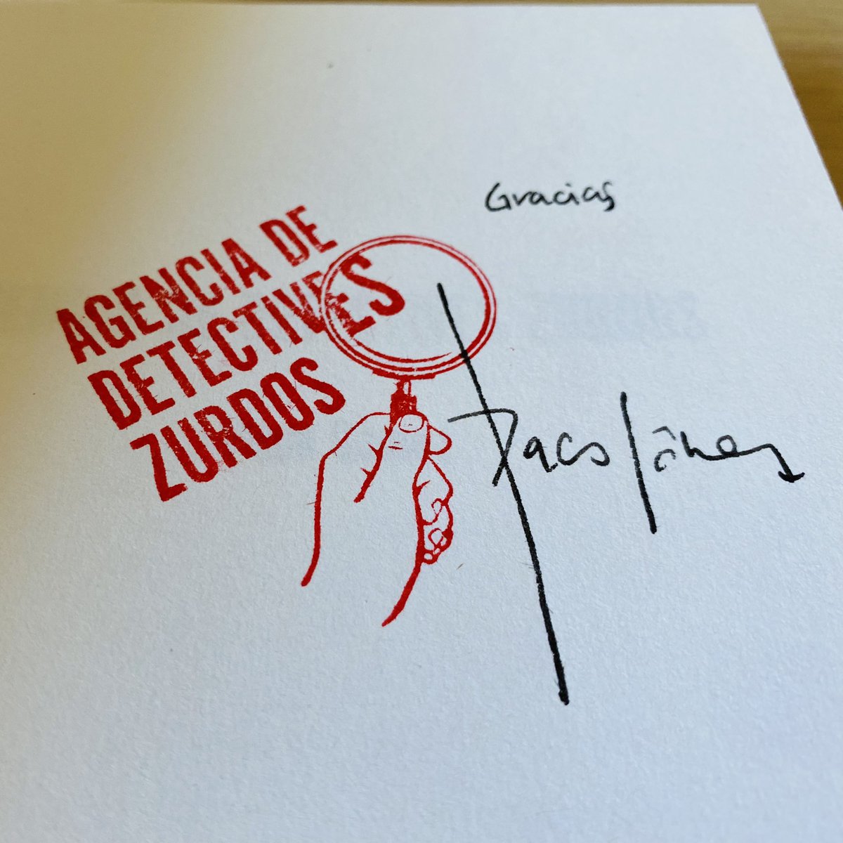 _miguelaguilera's tweet photo. Pues ya he recibido mi ejemplar. En alguna parte de esa lista está mi nombre como mecenas del libro 😄. Por cierto, me encanta el tacto del papel, muy buena elección 👌@LOSMODLIN https://t.co/tDodiXv6Kc