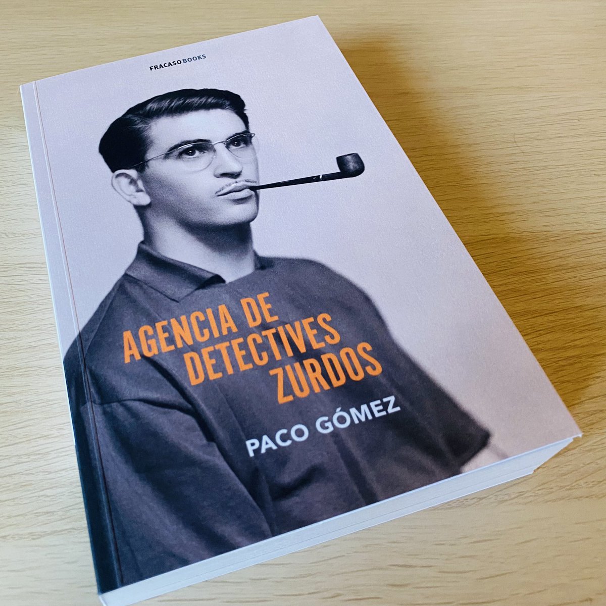_miguelaguilera's tweet photo. Pues ya he recibido mi ejemplar. En alguna parte de esa lista está mi nombre como mecenas del libro 😄. Por cierto, me encanta el tacto del papel, muy buena elección 👌@LOSMODLIN https://t.co/tDodiXv6Kc