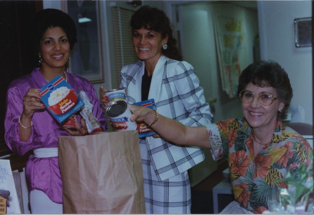 CoralSpringsFL's tweet photo. Happy Thanksgiving! In November 1990, employees from City Hall participated in a Thanksgiving Basket Drive. ๐ฆ #HistoryCS https://t.co/AZXXfjw9RQ