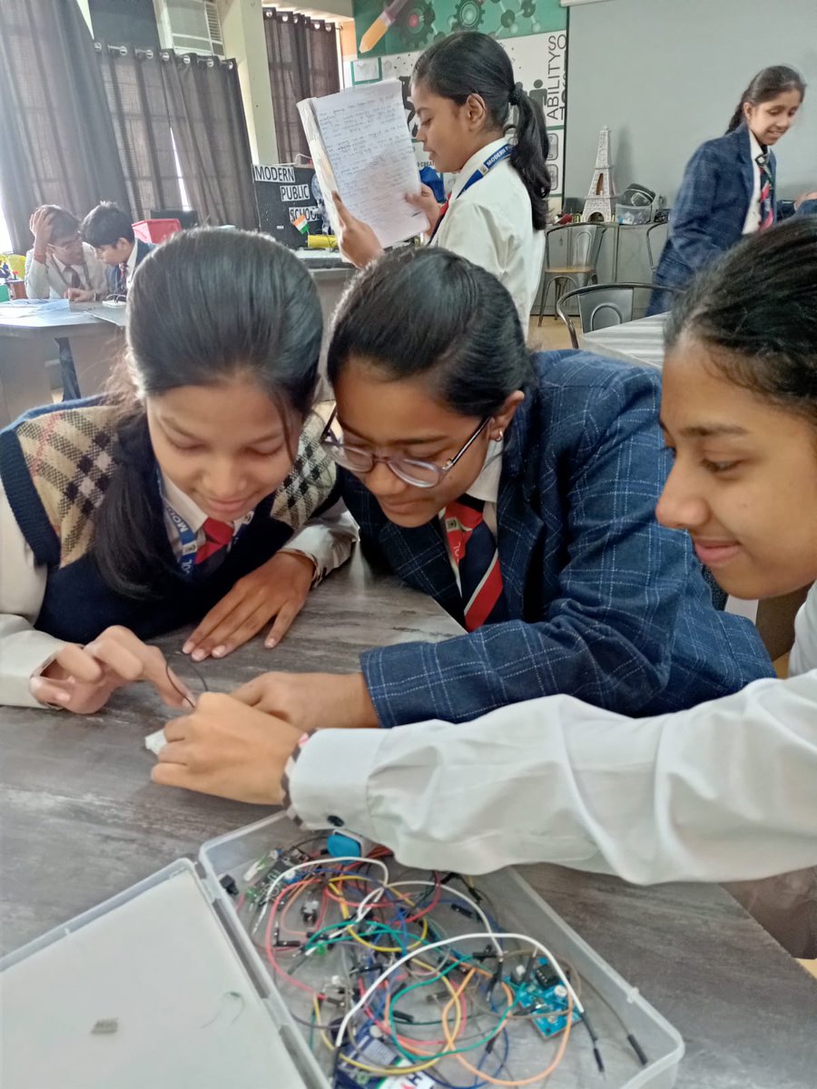 stemrobo's tweet photo. STEMROBO e𝐪𝐮𝐢𝐩ping students 𝐰𝐢𝐭𝐡 𝐧𝐞𝐰-𝐚𝐠𝐞 𝐭𝐞𝐜𝐡𝐧𝐨𝐥𝐨𝐠𝐢𝐞𝐬 𝐥𝐢𝐤𝐞 𝐀𝐫𝐭𝐢𝐟𝐢𝐜𝐢𝐚𝐥 𝐈𝐧𝐭𝐞𝐥𝐥𝐢𝐠𝐞𝐧𝐜𝐞 𝐚𝐧𝐝 𝐑𝐨𝐛𝐨𝐭𝐢𝐜𝐬.
For more details -
Contact- 1800120500400

#STEMeducation #tinkerorbit #aiconnect #robotics #AI #robotics https://t.co/cEV8GH88on