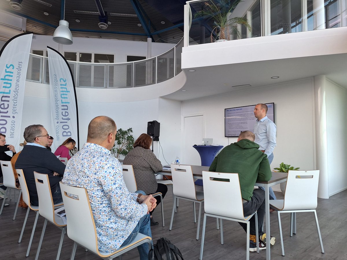 De eerste cursusdag voor VvE-beheerders over de nieuwe Wet Kwaliteit incassodienstverlening zit erop. Wat brengt deze ingrijpende wijziging met zich mee? De volgende cursus zit vol. Maar er komt ook een online cursus aan. Inschrijven: lnkd.in/e9RSkYBM

#vve #wki #incasso