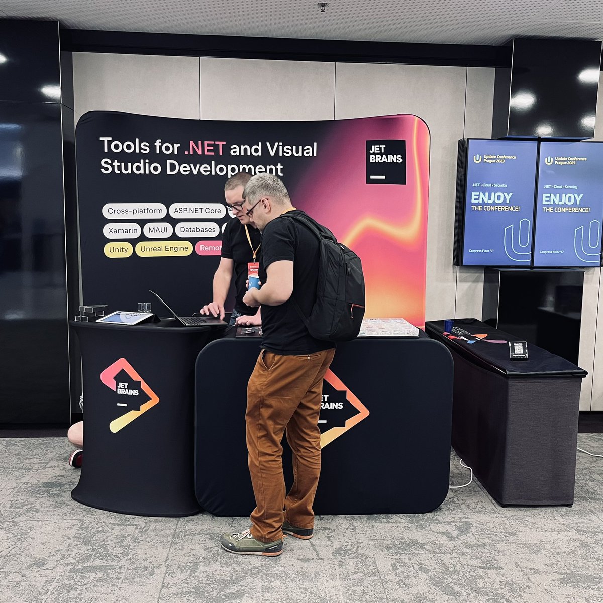 Zdravíme z <a href="/update_conf/">Update Conference</a> v Praze 👋
..a budeme tady i zítra!