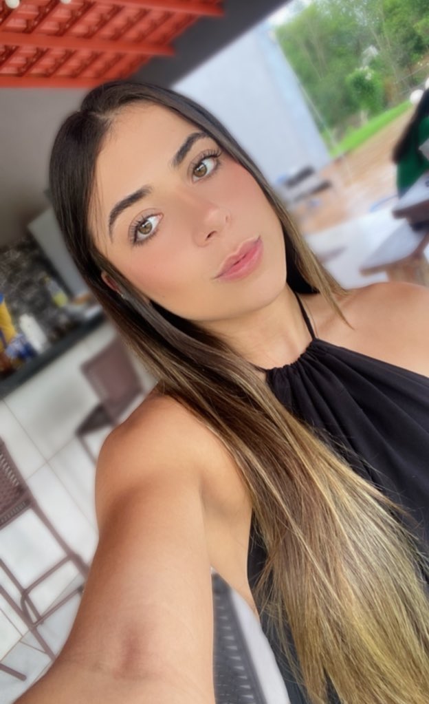 taliaqueiroz_'s tweet photo. começo do ano // agora

sempre linda impressionante https://t.co/ZCH38tBE1c