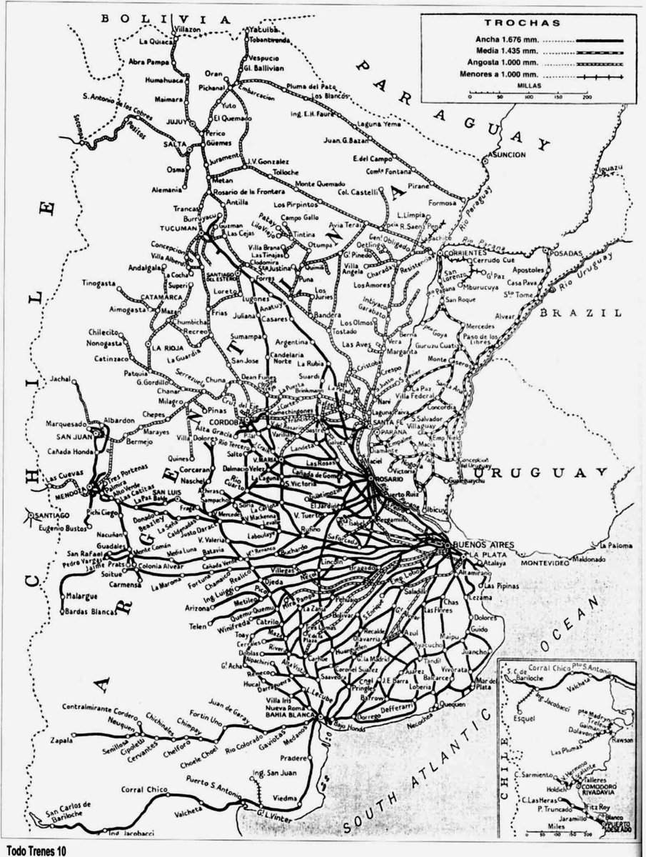 PregoneroL's tweet image. El mapa de ferrocarriles que publican siempre es de 1946, antes de ser estatizado.  El 90% de los FFCC se hizo con guita de ahorristas britanicos (aun el estatal, que se hacia con credito), el otro 10% con el ahorrista frances.  En 1948 le vendieron el muerto a Perón porque era…
