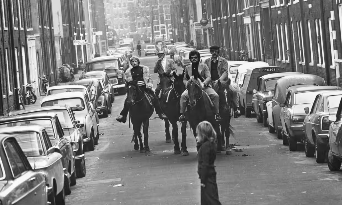 IainMcDaniel's tweet photo. Surely the best image I'll see today: Amsterdam during the 1973 oil crisis. From this Guardian article on heat pumps: https://t.co/FwLThGPVgR https://t.co/fKRtSKhKw5