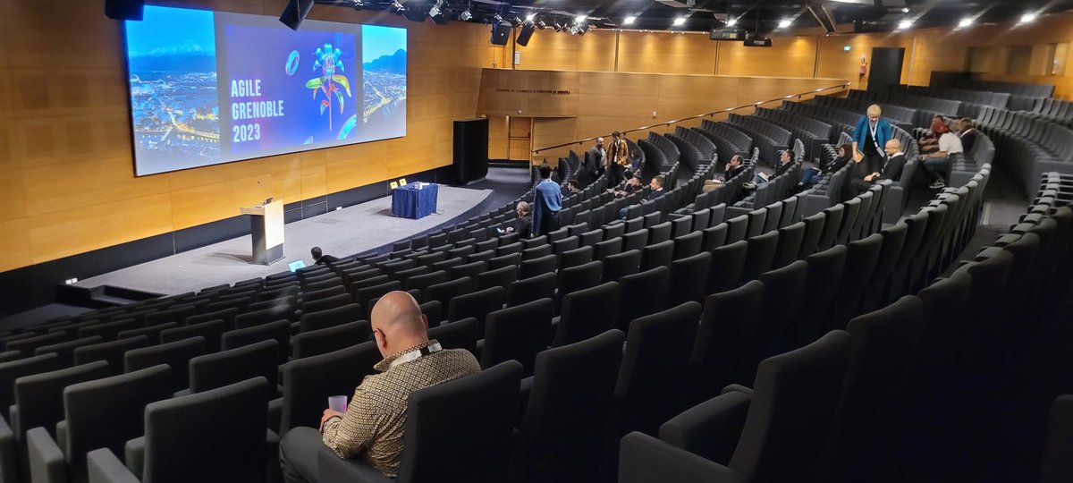 En direct de <a href="/AgileGrenoble/">Agile Grenoble</a> ! rdv à 17h dans l'auditorium pour ma conférence "l'art de conclure".
<a href="/norsys/">norsys</a>