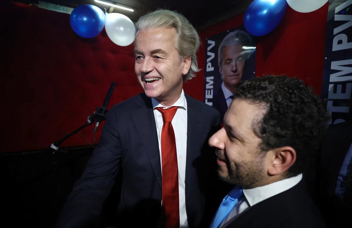 drjhamsterdam's tweet photo. Geert Wilders is milder.
Hier zien we hem net zijn voorlichter Sebastian Kruis die moslims huis voor huis, straat voor straat, wijk voor wijk uit hun huis wil jagen.
Als hij dat over Joden zou schrijven zou hij terecht een nazi  en antisemiet worden genoemd. https://t.co/MC0XX9Ttqj
