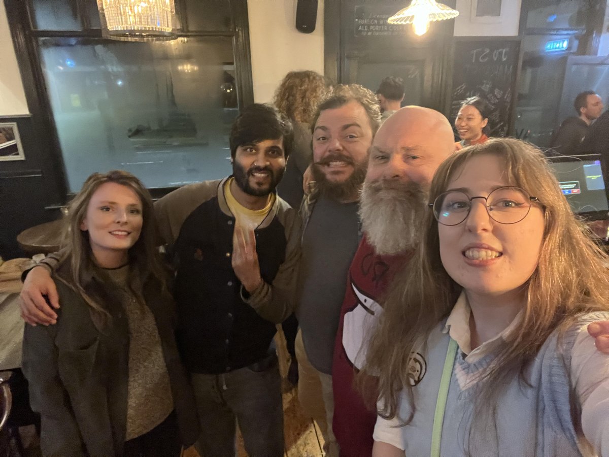 musehiv3's tweet image. was a fun game audio hangout last night courtesy of @GameAudioMid 

here's a pic Gia took with Jim, Dunc, myself and Beth