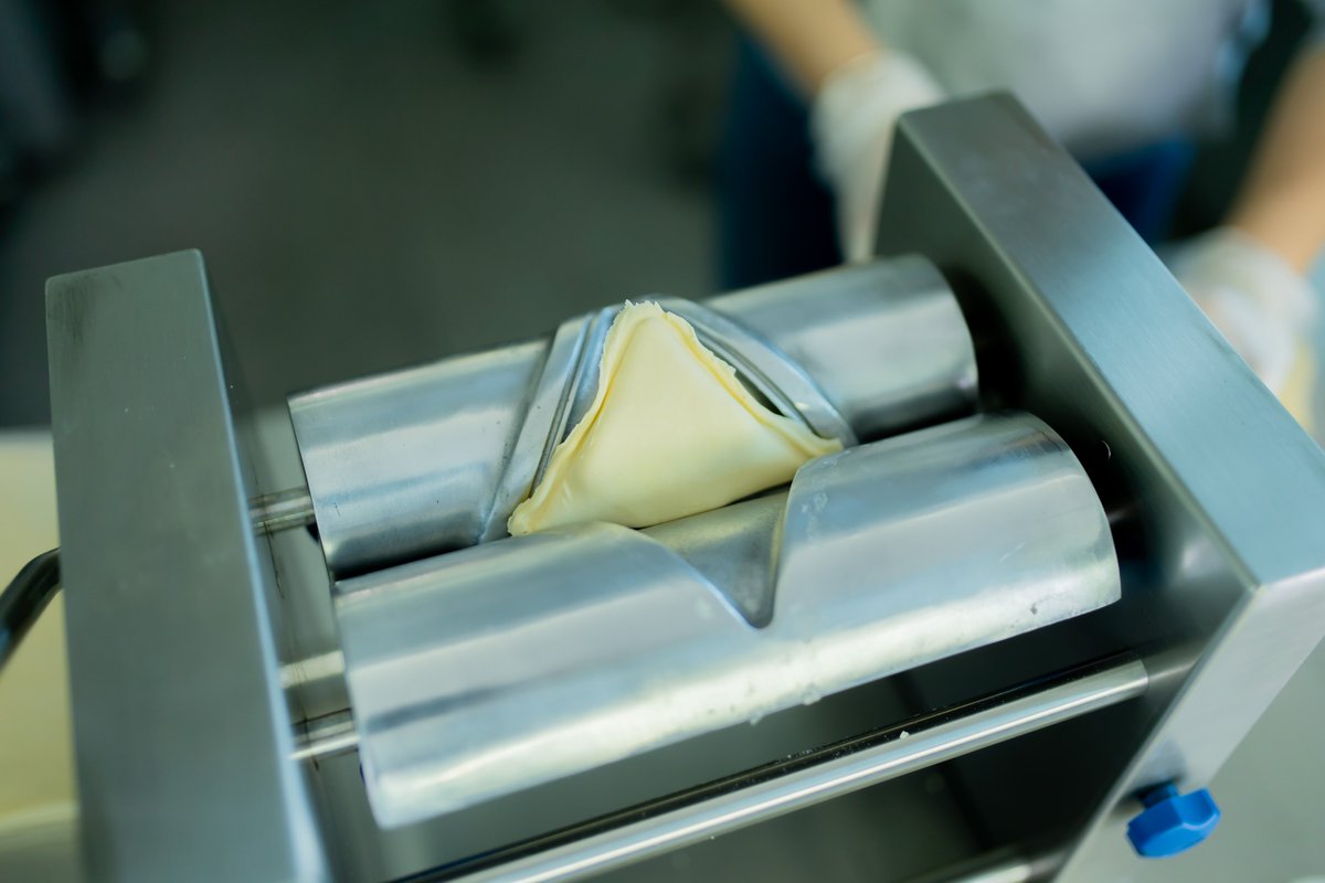 Twothousandco's tweet photo. 🔥🔥Samosa Makers

Our machine guarantees consistent results every single time.💯

Feel free to contact us
sales@twothousand.com https://t.co/tvDVW82WTQ