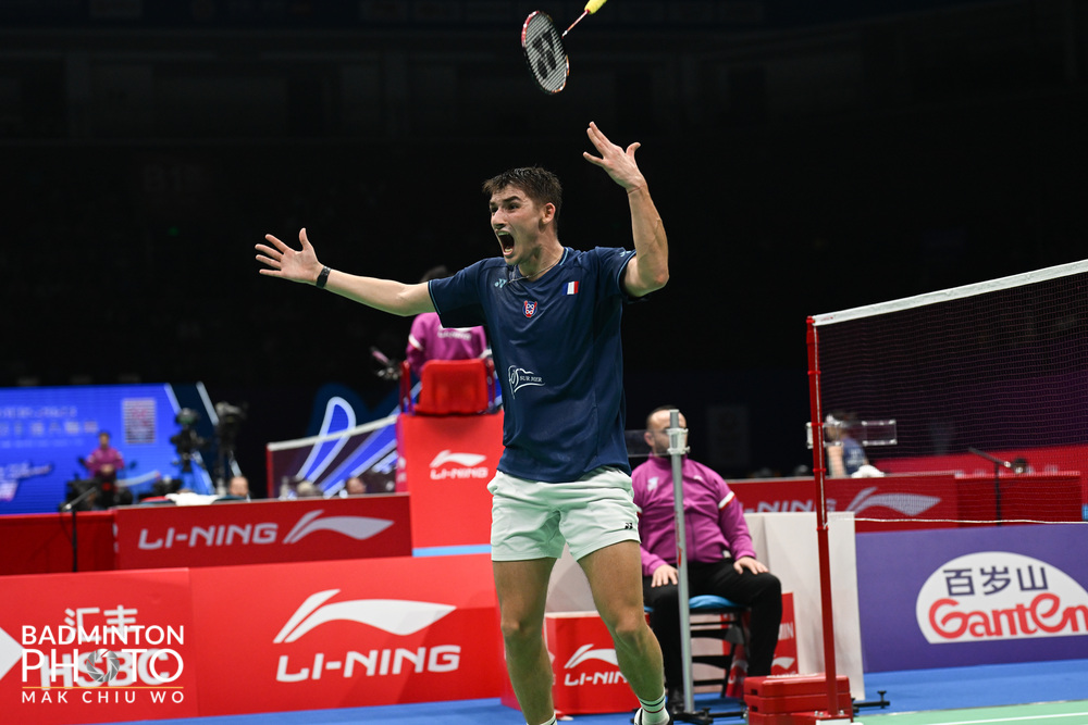 FFBaD's tweet photo. 𝑳𝑨 𝑷𝑬𝑹𝑭' 𝑫𝑬 @Popov_Christo 
Le Français fait tomber le n°7 mondial SHI Yu Qi 🇨🇳, 21/15 21/19 au deuxième tour des #ChinaMasters2023  et se qualifie pour les quarts de finale de ce #Super750 💪 https://t.co/hQYLkHp0Qy