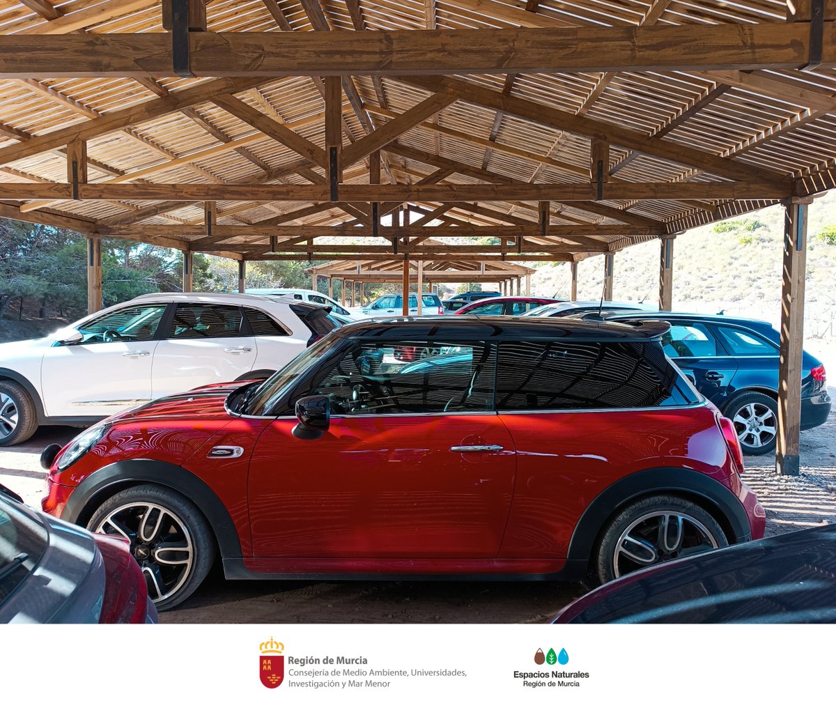 CalblanquePR's tweet image. Cuando aparques tu vehículo en el estacionamiento de #ElAtochar en #CalblanquePR ten en cuenta que bajo el techado hay dos plazas de aparcamiento 🅿️
Aparcar correctamente facilita que los demás también lo hagan 👍