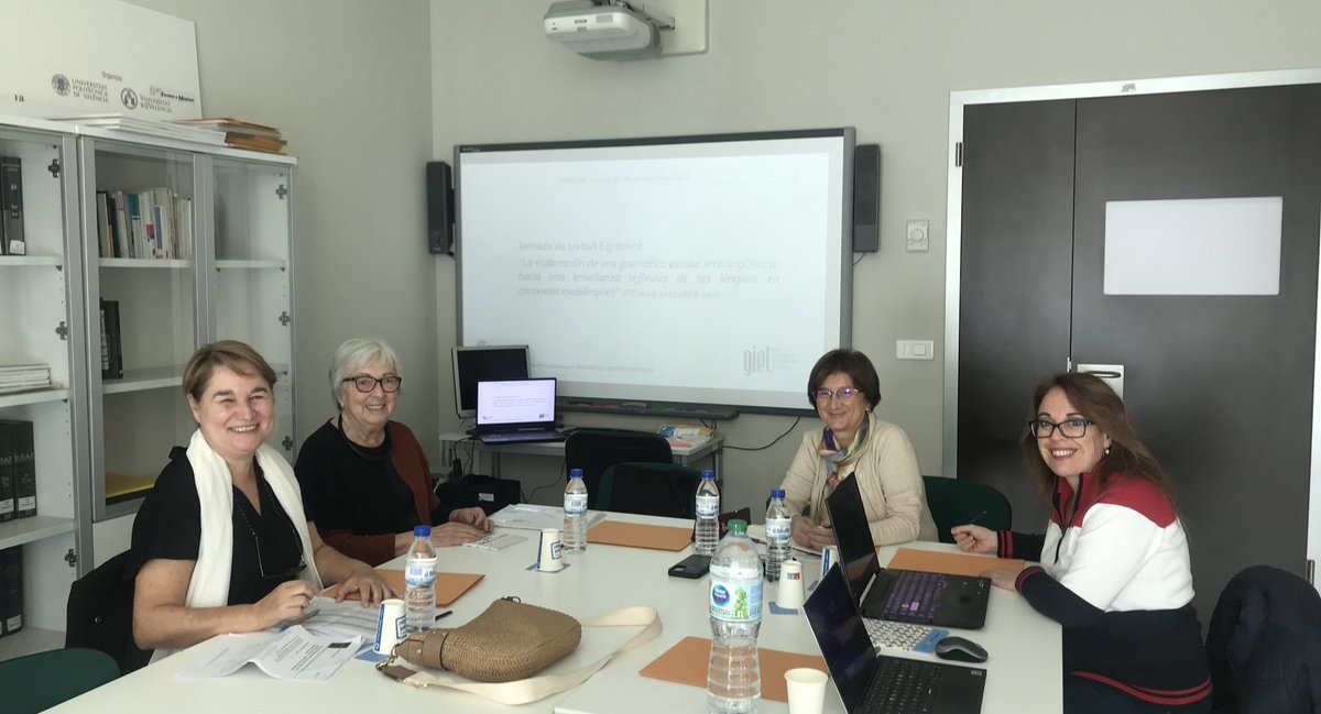 GrupGIEL's tweet photo. Sesión de trabajo sobre el diseño de la Gramática Escolar Interlingüística #Egramint con @CarmenRGonzalo @MJGarciaFolgado @MaraDoloresGa17 y el asesoramiento de lujo de Anna Camps y MªJosep Cuenca en @FacMagisteri https://t.co/Q6mHlJqxxP