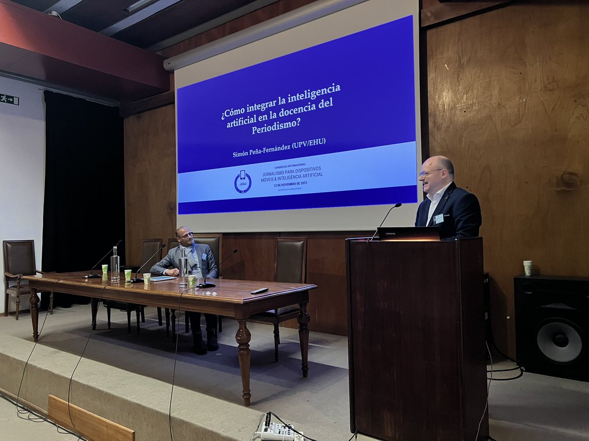 Conferência de Abertura: "¿Cómo integrar la inteligencia artificial en la docencia del Periodismo?", conduzida pelo professor Dr. Simón Peña-Fernández, Professor do Departamento de Jornalismo da Universidade do País Basco (UPV/EHU)