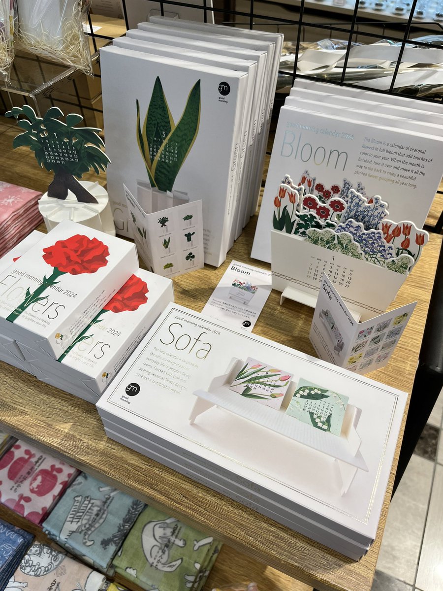Kobeha_official's tweet photo. \ ギフトシーズン #神戸派商店POPUP 第2弾 /
〈#東武池袋 〉もオープンいたしました！
1階3番地のギフトコーナーに、オルゴールやコスメに混じって神戸派商店セレクトのアイテムがもりだくさん。
是非遊びにお越しください🎄 https://t.co/h9wRn4jdz8