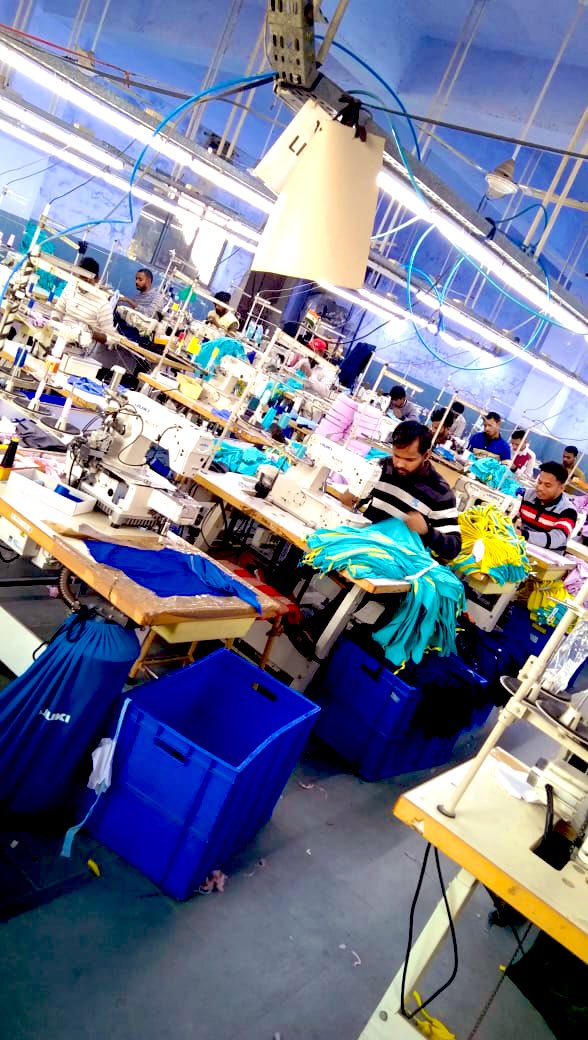 Sameer_vyapari's tweet photo. I remember the day when we started with 4 stitching machines :) 
Creating jobs // make in India  🔥🚀 https://t.co/bmwnOVHjlV