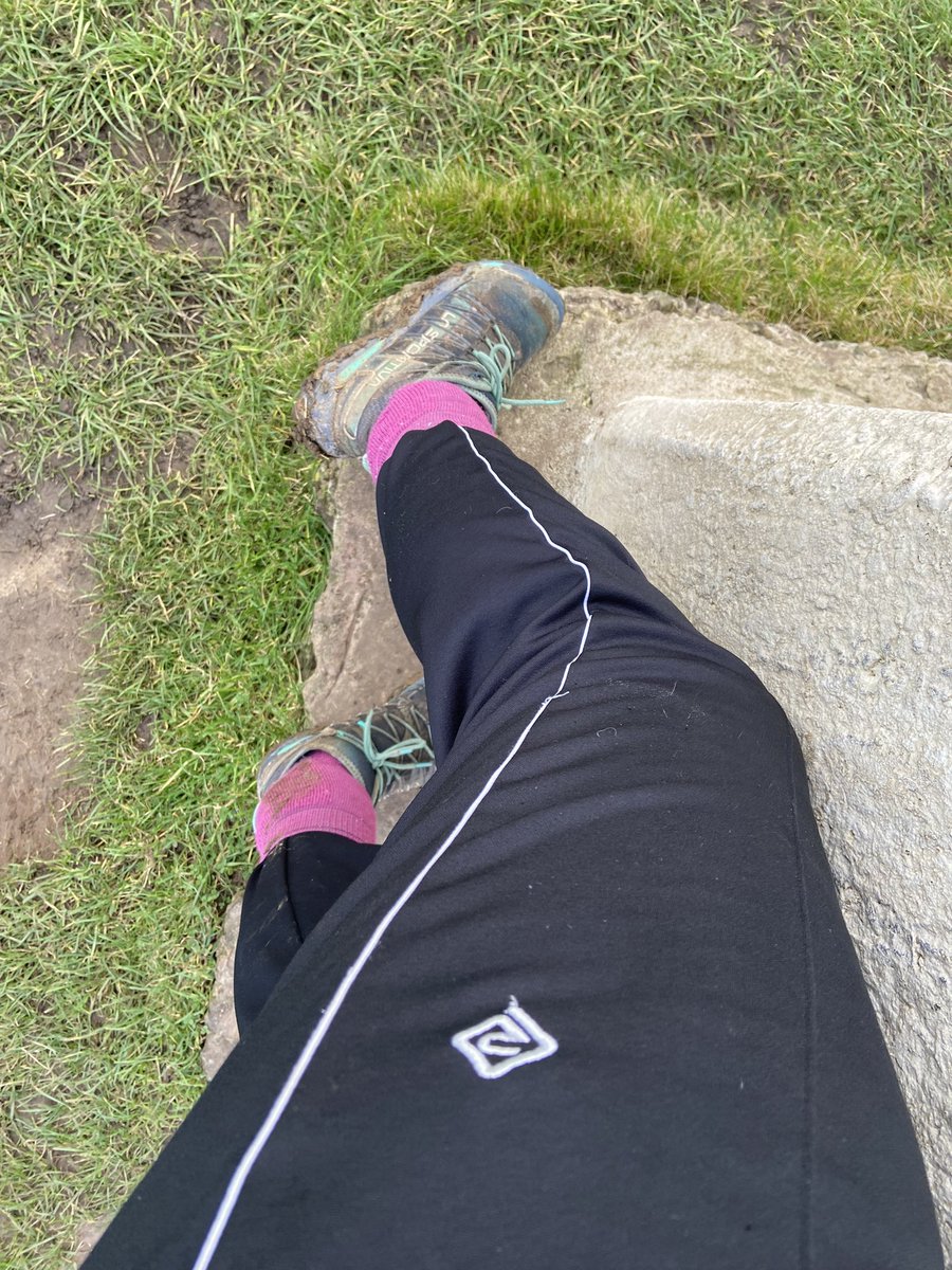 peakrunner47's tweet photo. Looking like an 80s throwback today in my Ron Hill tracksters 😁 #Retro #80schick https://t.co/wGlboYTDQj