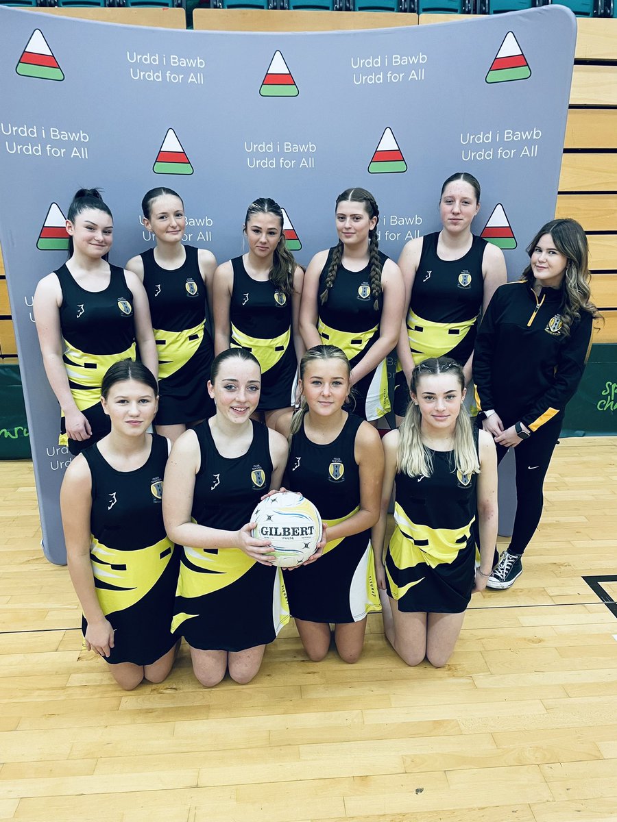 Year 9/10 <a href="/MaestegSchool/">Maesteg School</a> netball team are all ready to go in this years Urdd Netball Tournament in Cardiff! Looking forward to a good day out 💛🖤