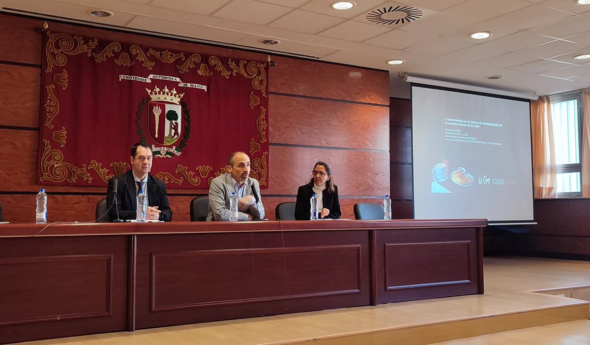 fuam_uam's tweet photo. Estamos en la inauguración de la I Jornada Transferencia #CIEDI-#UAM a la Empresa, un ciclo de encuentros con expertos e investigadores sobre #EconomíaDigital
#Transferencia #innovación #UAM @ciediuam https://t.co/9ex0nLO6s6