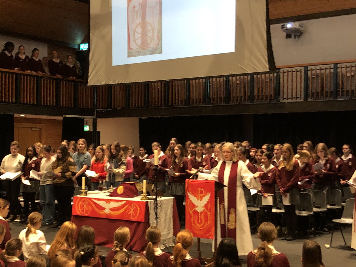 SHSKSchool's tweet photo. Happy #StKatesDay! We start with our #Eucharist and are delighted to be joined by @ClareHayns, College Chaplain at @ChCh_Oxford and to hear about women of the Old Testament and how the choices they made affect us today
@SHSKOldGirls https://t.co/xeyNHWvr6R