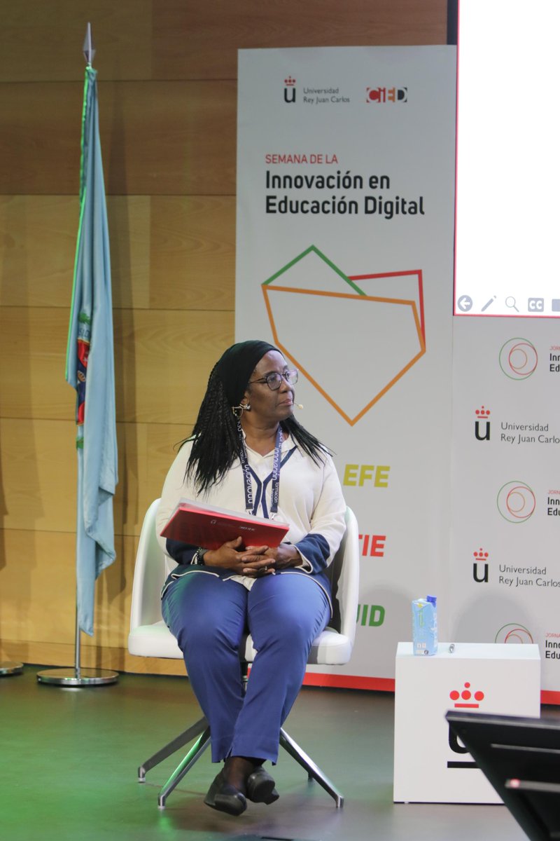 URJConline's tweet photo. Judith Dadey, Secretaria Académica del Centro Universitario de Idiomas de la @urjc, ha puesto en valor los diferentes cursos, pruebas, actividades como el cinefórum o el club de lectura que mejoran las habilidades así como el apoyo y asesoramiento lingüístico.
#JID23 #SID23 https://t.co/GSdnO2eYaW