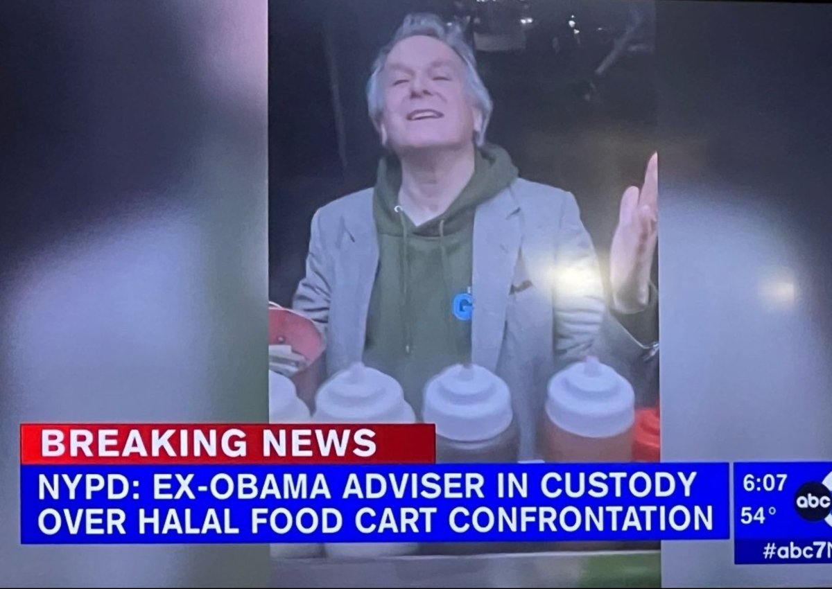 SheikhSpeaks804's tweet photo. StuartSeldowitz, Islamophobic former US State Department official in handcuffs Now.
Netanyahu needs to be in handcuffs for committing genocide in #Gaza
Rule of Law✌️
#StuartSeldowitzIsRacist #StuartSeldowitz #Palestine #Israel #غزة_تنتصر #Islamophobic #SquidGame #Ukraine https://t.co/9PIykNlbCM