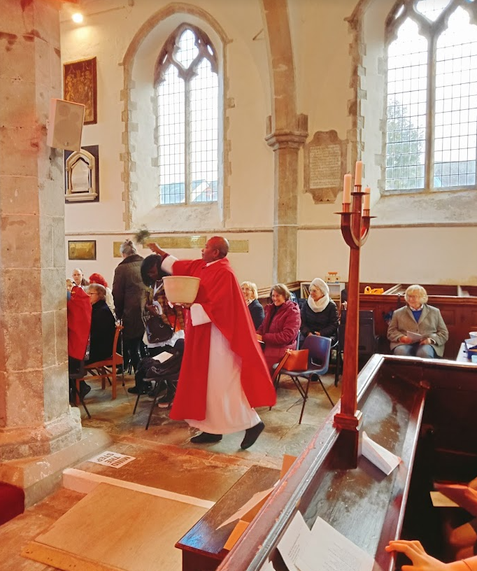 It was an absolute pleasure to have @DoverBishop celebrate with our school community for the Baptism and Confirmation of 20 of our pupils and 6 of our staff this week. @CanterburyDio @AquilaTrustUK #WorshipingCommunity #NewRomney