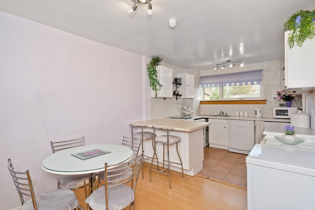 GilsonGrayProp's tweet image. 📍71 Craigleith Avenue, North Berwick, EH39 4EN

Situated in exclusive North Berwick, this lovely three-bedroom home benefits from a low-maintenance garden, access to unrestricted parking, and excellent local amenities 🤩

💸Fixed Price £225,000
🔗ow.ly/JXib50QanhV