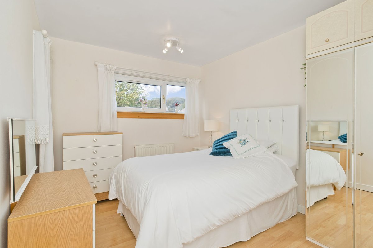 GilsonGrayProp's tweet image. 📍71 Craigleith Avenue, North Berwick, EH39 4EN

Situated in exclusive North Berwick, this lovely three-bedroom home benefits from a low-maintenance garden, access to unrestricted parking, and excellent local amenities 🤩

💸Fixed Price £225,000
🔗ow.ly/JXib50QanhV