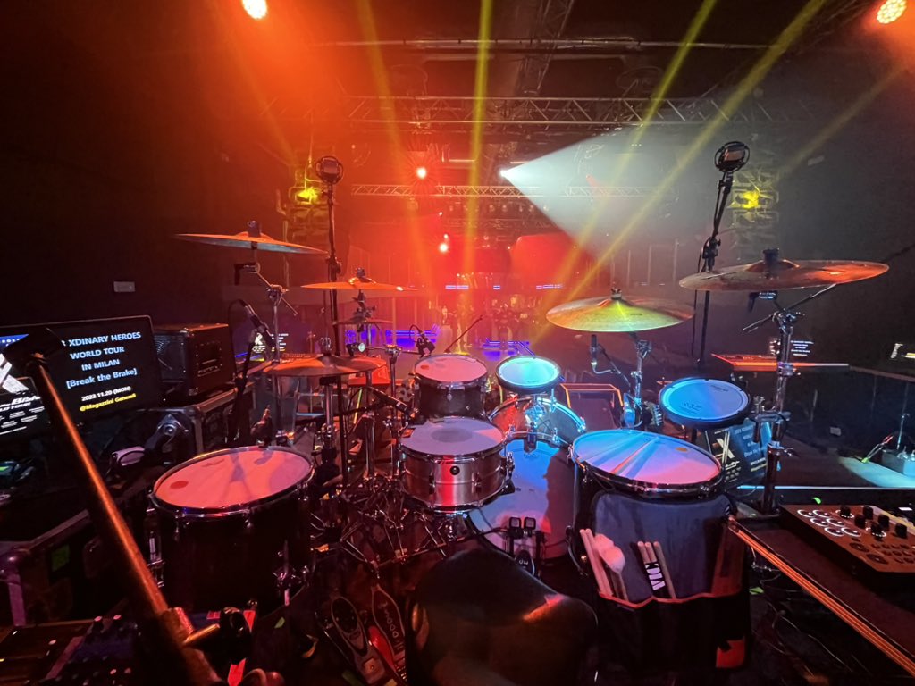 XH_official's tweet photo. Milano!! You guys were awesome!! Thank you for such an unforgettable and energetic night! Hope to see you guys again!
#건일 #Gunil
#XdinaryHeroes https://t.co/ObdR31GjWS