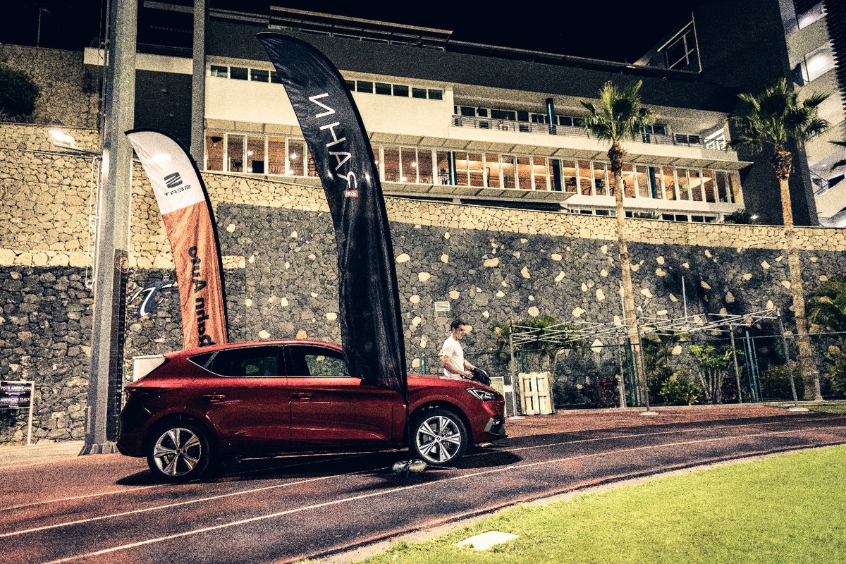 SEAT_Tenerife's tweet photo. El pasado 18 de noviembre tuvimos el honor de estar presentes en Top Training la Caleta junto a los amantes del fitness de #DEKAFIT. 🏋️

➡️ ¡Contamos con la presencia de @TheGrefg  ! https://t.co/5koKrY5WMA