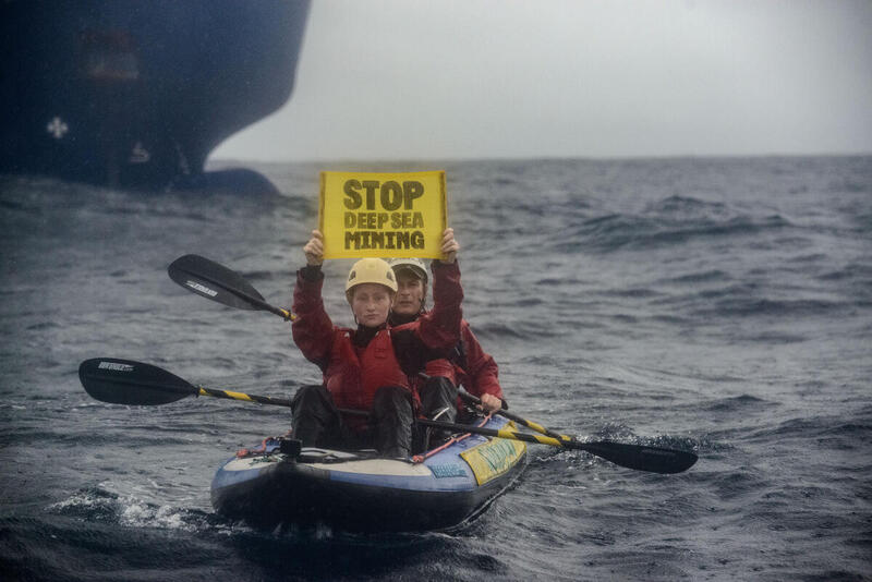Greenpeace's tweet photo. 🚨 BREAKING: Greenpeace International activists are disrupting the deep sea mining industry in the Pacific Ocean!

No business is worth destroying our oceans for. 

#StopDeepSeaMining https://t.co/BPOEkMbYI1