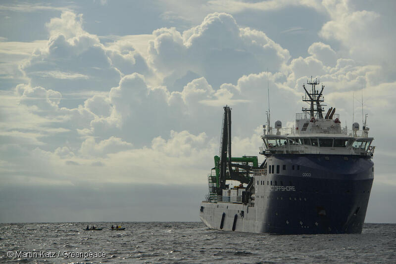 Greenpeace's tweet photo. 🚨 BREAKING: Greenpeace International activists are disrupting the deep sea mining industry in the Pacific Ocean!

No business is worth destroying our oceans for. 

#StopDeepSeaMining https://t.co/BPOEkMbYI1