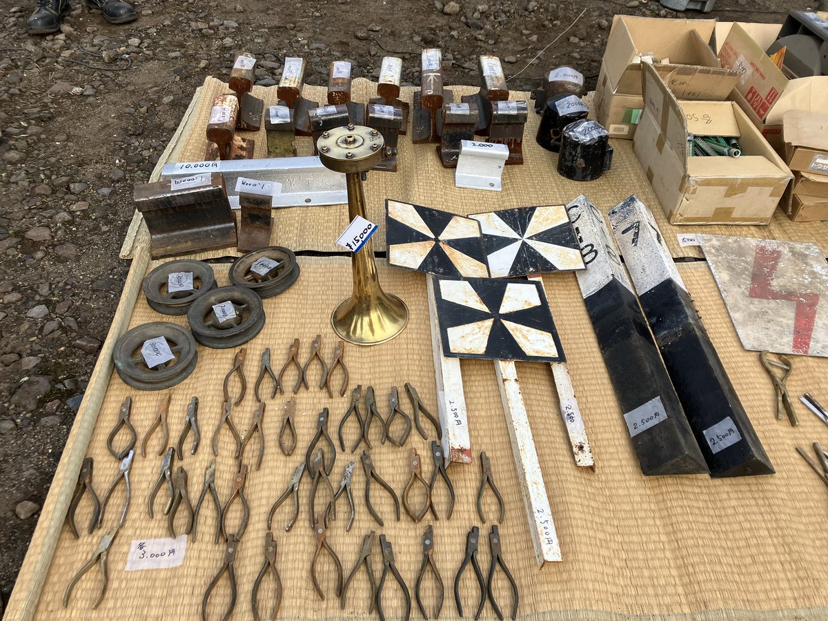 yyyyminamida's tweet image. #いずはこねふれあいフェスタ2023 ありがとうございました！たくさんの方々とお話しでき、あっという間でした！
機関車も元気でした！
みんなで踊り子のお見送り、楽しかったですね！
改札鋏が大量に売りに出てましたが、売れましたかね！？
田方農業高校のジャムは毎年、購入してます！
#いずっぱこ