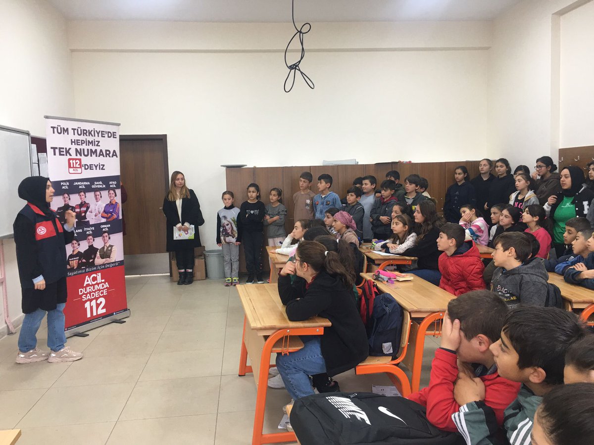 ☎️“Tüm Türkiye’de Hepimiz Tek Numara 1️⃣1️⃣2️⃣’deyiz”

📞112 Tanıtım faaliyetleri kapsamında okulumuz  <a href="/112Tokat/">Tokat 112 Acil Çağrı Merkezi</a> tarafından ziyaret edilerek öğrencilere Acil Durumda 112’nin tek numara olduğu  ve ‘112’ tanıtım broşürleri dağıtıldı.

<a href="/tokatmem/">Tokat İl Milli Eğitim Müdürlüğü</a> <a href="/HuseyinKir64/">Hüseyin Kır</a> <a href="/112Tokat/">Tokat 112 Acil Çağrı Merkezi</a>