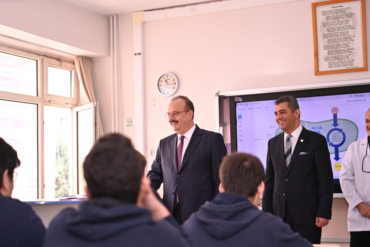AydinValiligi's tweet photo. Vali @YakupCanbolat,

🏫 Aydın Fen Lisesi'ni ziyaret ederek öğrencilere eğitim hayatlarında başarılar diledi https://t.co/igRmAERDIS