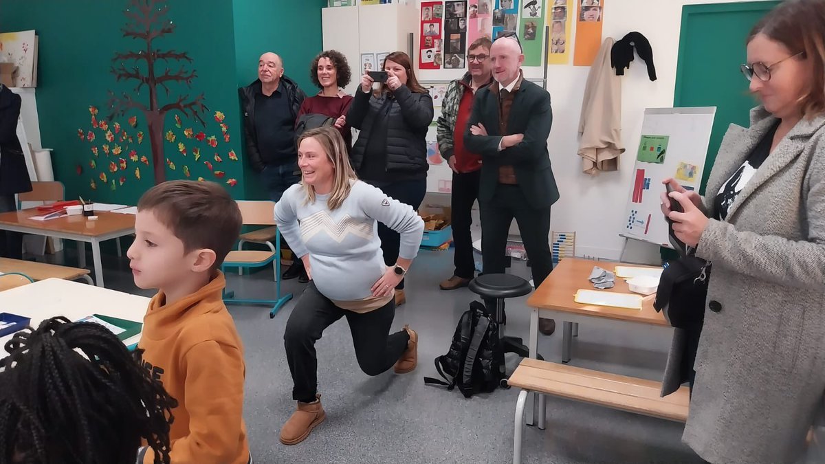 1Petitjean's tweet photo. Merci @TessaWorley d avoir ouvert jumelage entre des classes de l école des hutins Annemasse et du Chinaillon autour des foyers de ski de fond de Haute-Savoie. Partager les univers de chacun autour du sport 30min APQ et du vivre ensemble.
#DSDEN74 @acgrenoble @AOC1978 https://t.co/PZQpfSsNBb