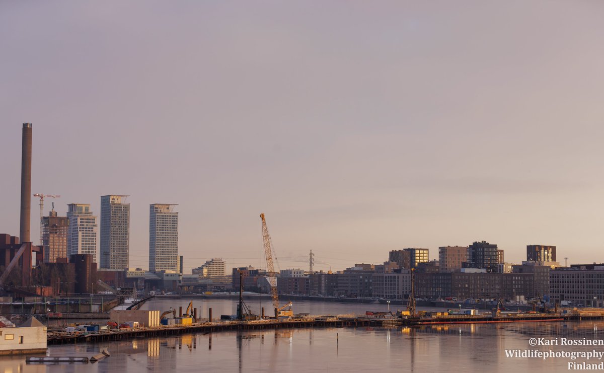 KRossinen's tweet photo. Meri jäätyi alkuviikolla.  #sea #freese #bridge #Building #merihaka #nihti https://t.co/gQCrrpDITt