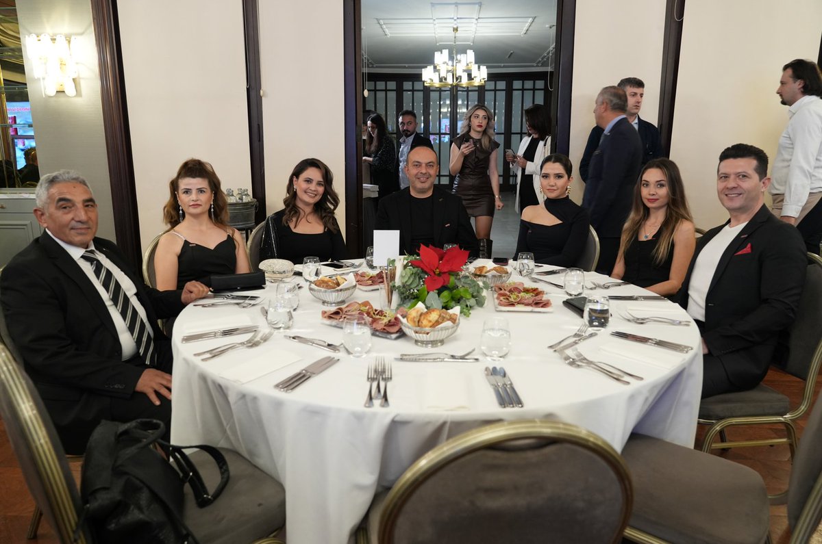 Başyazıcı Gıda, 70. yılını Cumhuriyet’in 100. yılına özel, akademisyenlerimizle birlikte geliştirdiği probiyotik ürünlerinin lansamanı yaparak kutladı. Şirket, Türkiye’de ilk kez üretilen gurme serisi ve probiyotik serisini tüketicilere sunmaya başladı.

70 Yıldır Sizlerleyiz..