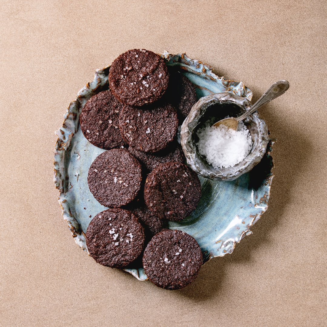 Experience the Perfect Balance with #SaltedChocolateCookies 🍪🍫:These delectable cookies marry the richness of chocolate with a hint of salt, creating a symphony of flavors that will satisfy your sweet and salty cravings.

Recipe link: tinyurl.com/yqz76tlm  
#cookierecipe